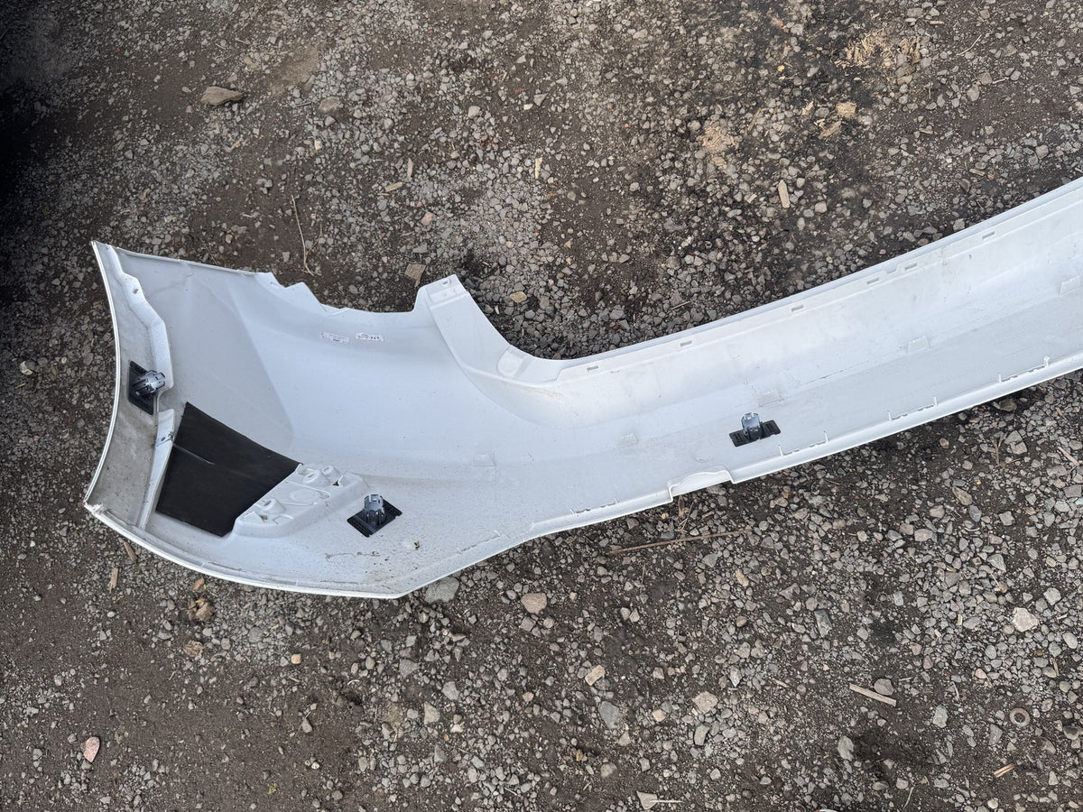 2025 Ford Focus Mk4 Bicorps Pare-chocs arrière PDC Blanc JX7B-17906-A1W Bosselé