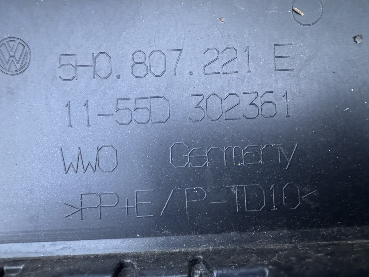 VW Golf R Mk8 2021-2023 Предна Броня Синя 5H0807221E Надраскана Огъната