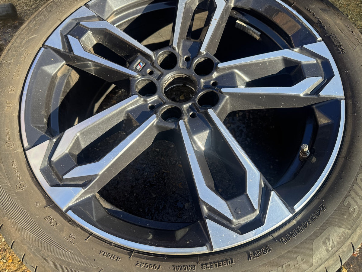 BMW X1 U11 iX1 19 Алуминиева джанта 871M 6898051 8J ET46 Bridgestone 245/45 R19 Гума
