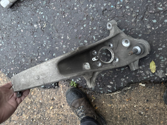 BMW M5 F90 M8 F91 F92 F93 első bal tengelycsonk kerékagy csonkállvány 31107857011