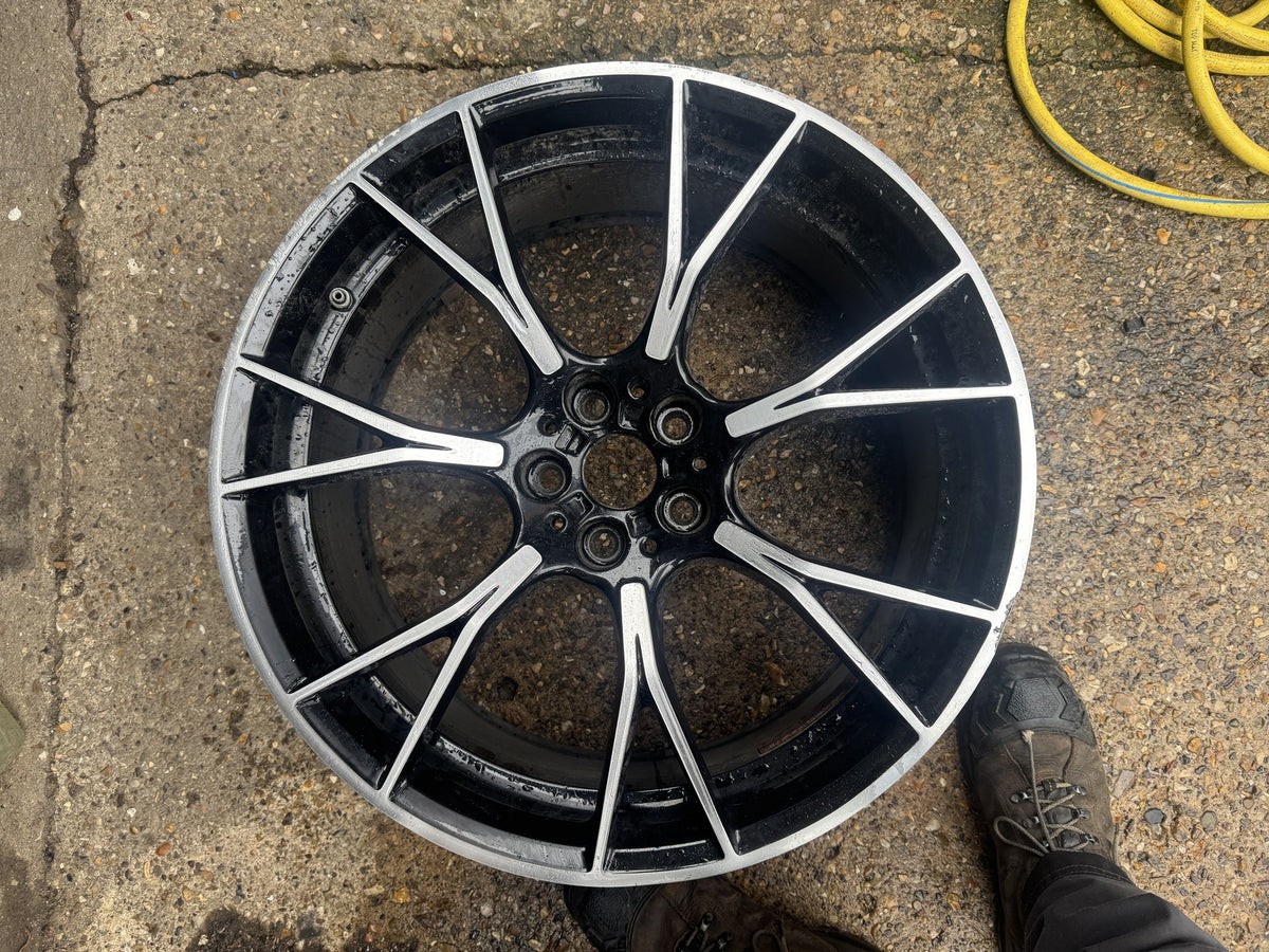 BMW M5 F90 M8 Alufelge vorne 20 Zoll 9.5J ET28 8073849 Bordsteinschaden Schlag
