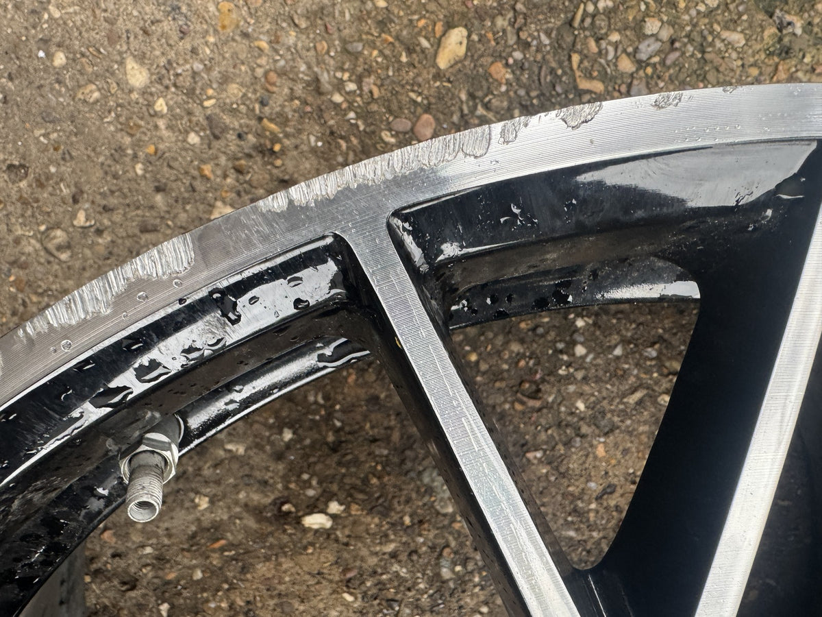 BMW M5 F90 M8 Alufelge vorne 20 Zoll 9.5J ET28 8073849 Bordsteinschaden Schlag