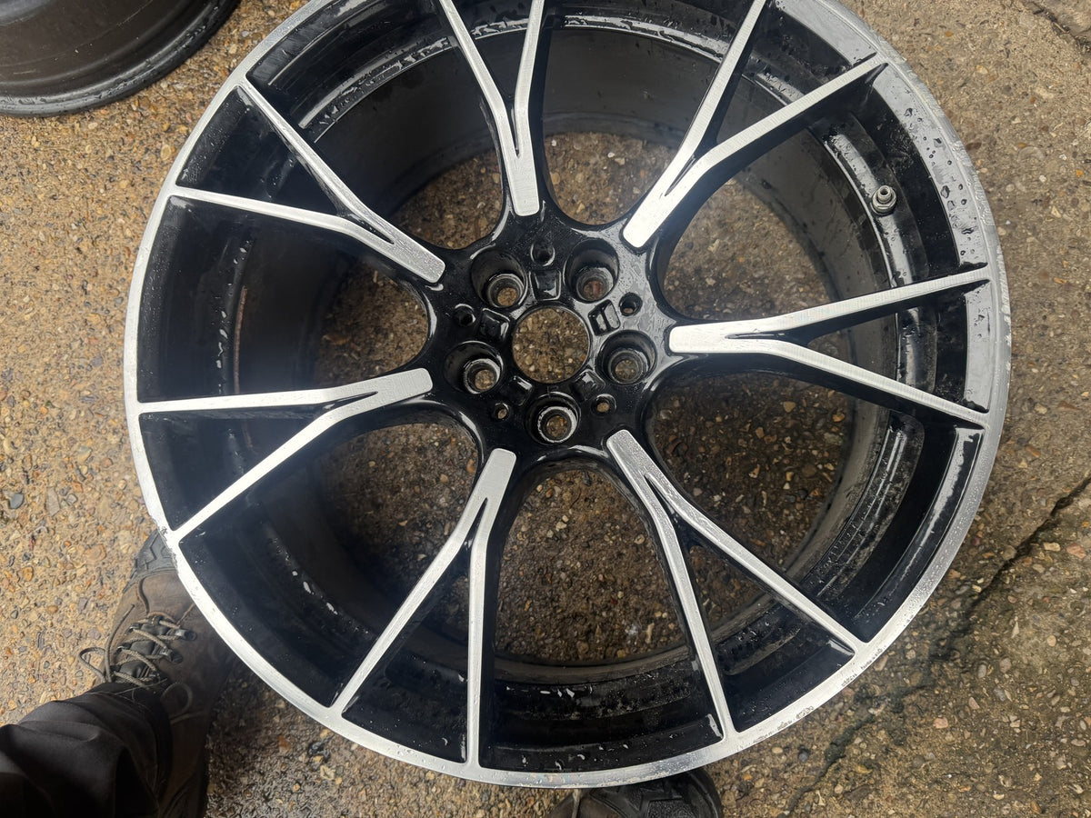 BMW M5 F90 M8 Alufelge vorne 20 Zoll 9.5J ET28 8073849 Bordsteinschaden Schlag