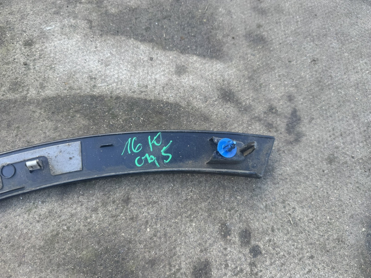Land Rover Discovery 5 L462 Front Left Wheel Arch Trim HY3M-16A075-AC No PDC
