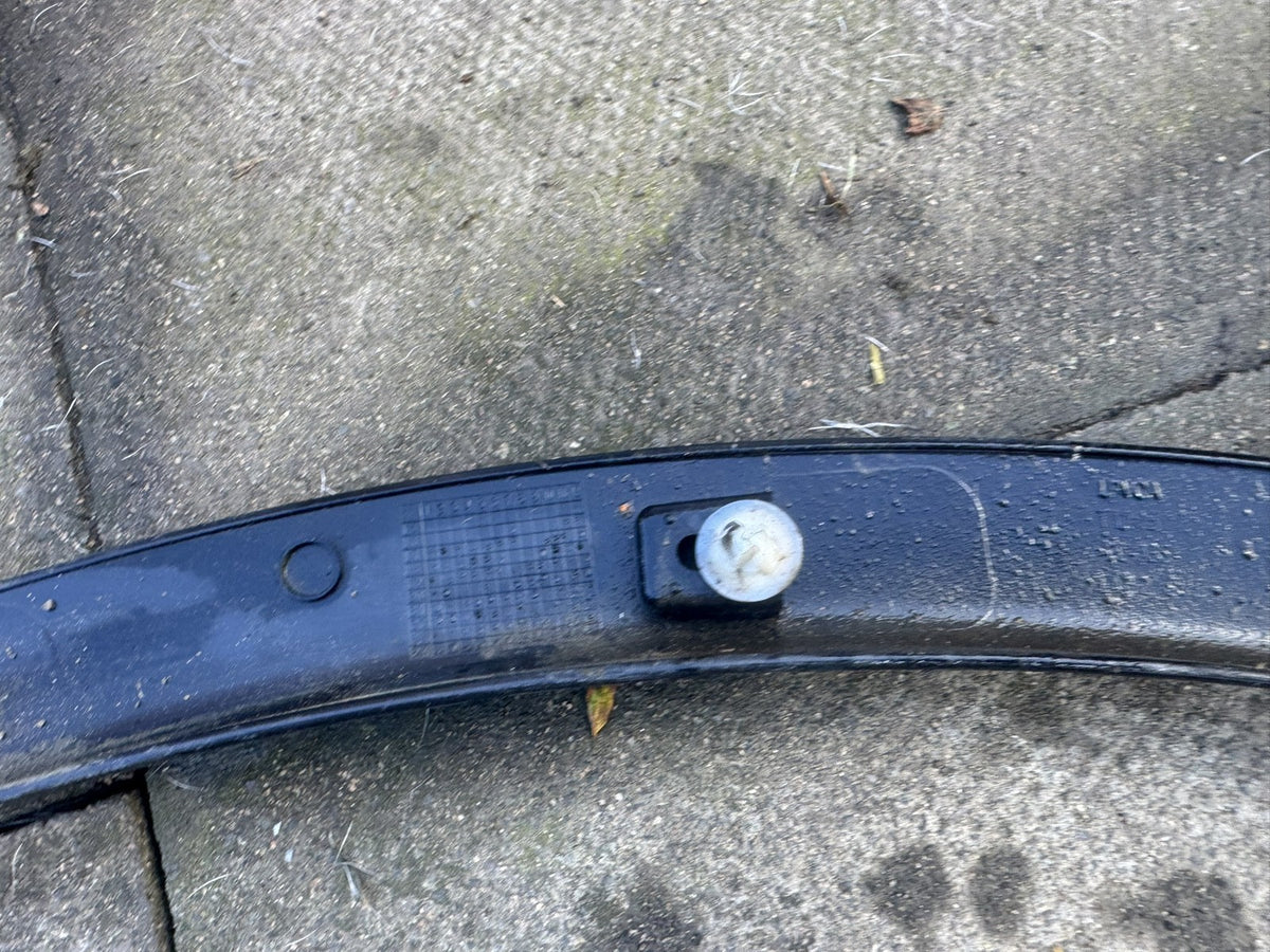 Land Rover Discovery 5 L462 Front Left Wheel Arch Trim HY3M-16A075-AC No PDC