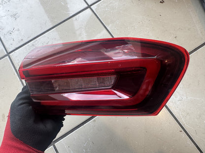 ไฟทับทิมฝาท้าย/ไฟท้ายดวงใน หลังซ้าย 2025 Ford Focus Mk4 Facelift NX7B-13A603-VA 5 ประตู (Hatchback)