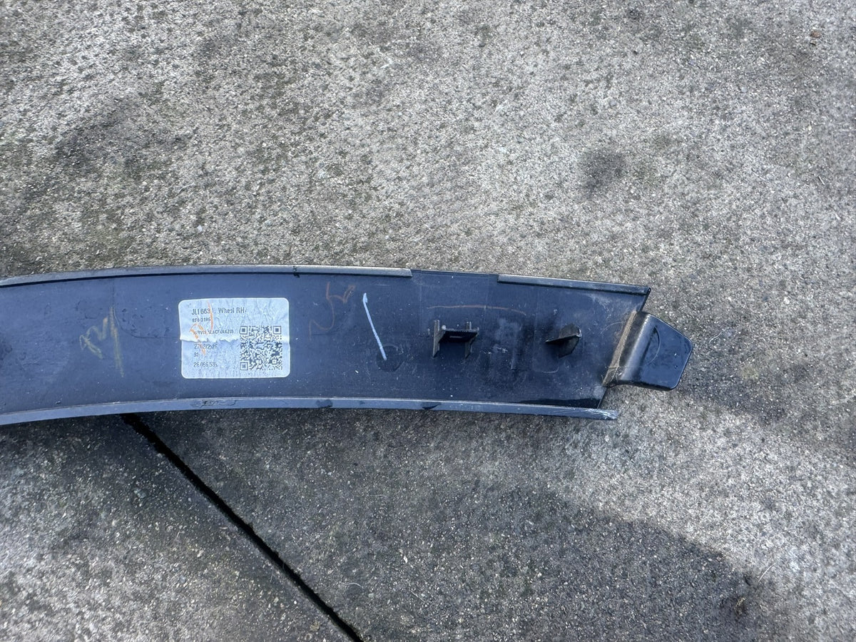 Land Rover Defender L663 Front Right Wheel Arch Trim Black L8B2-16A074-BB