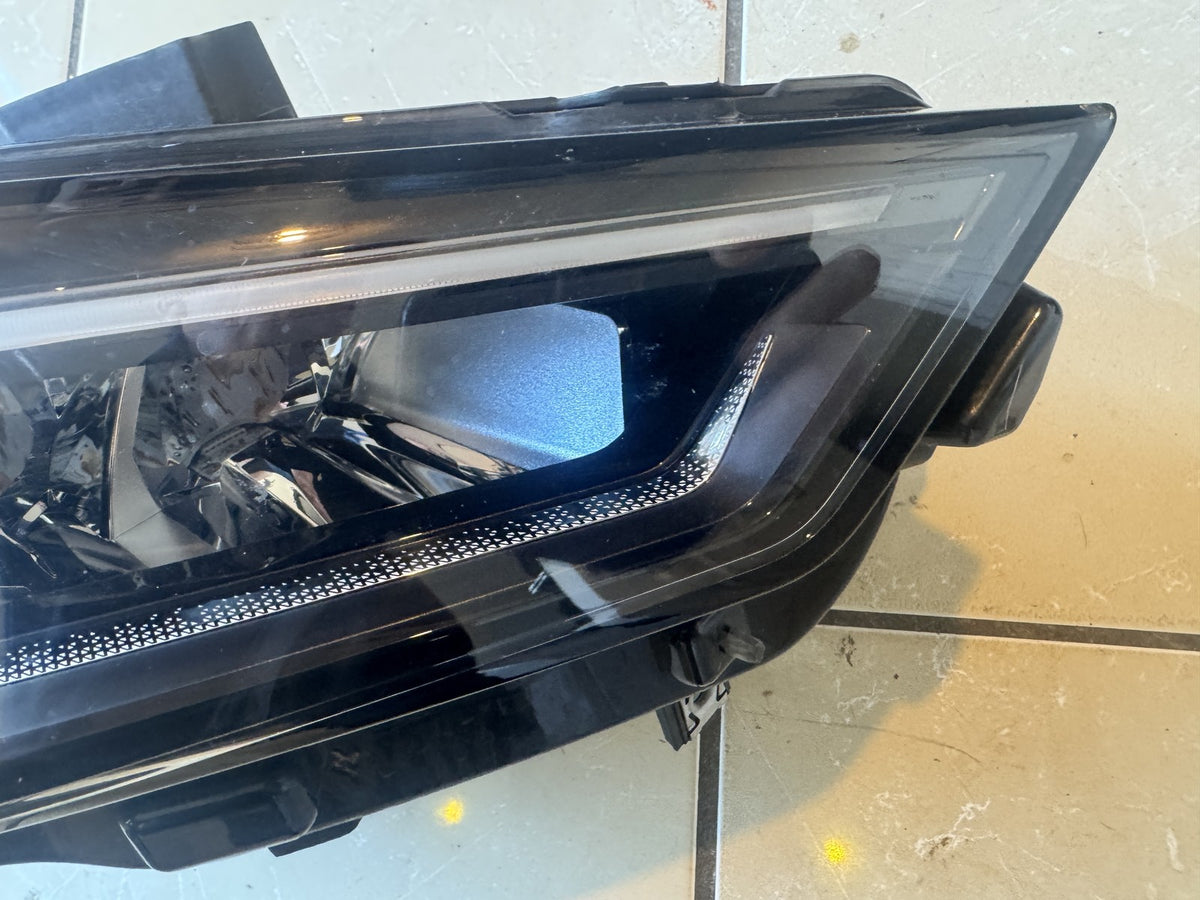 2021 Cupra Formentor első jobb Full LED fényszóró 5FH941008E alkatrésznek vagy javításra