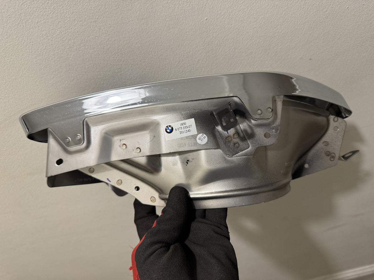 BMW 8 sorozat G14 G15 G16 bal kipufogóvég krém dísz 8075253 eredeti