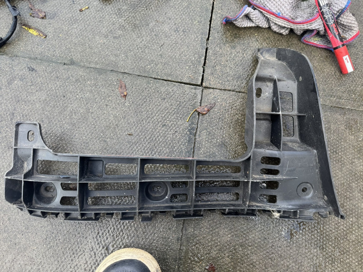 VW Caddy MK4 2016-2020 Supporto paraurti posteriore sinistro 2K5807393A