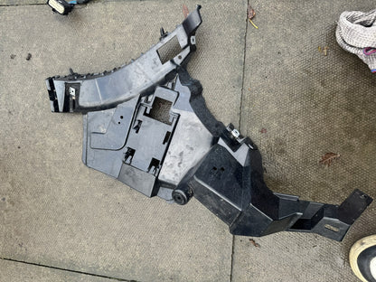 Range Rover Evoque L551 2020-2026 Staffa paraurti posteriore sinistra M8D2-17B931-A