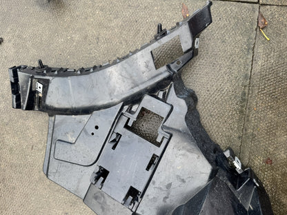 Range Rover Evoque L551 2020-2026 Staffa paraurti posteriore sinistra M8D2-17B931-A