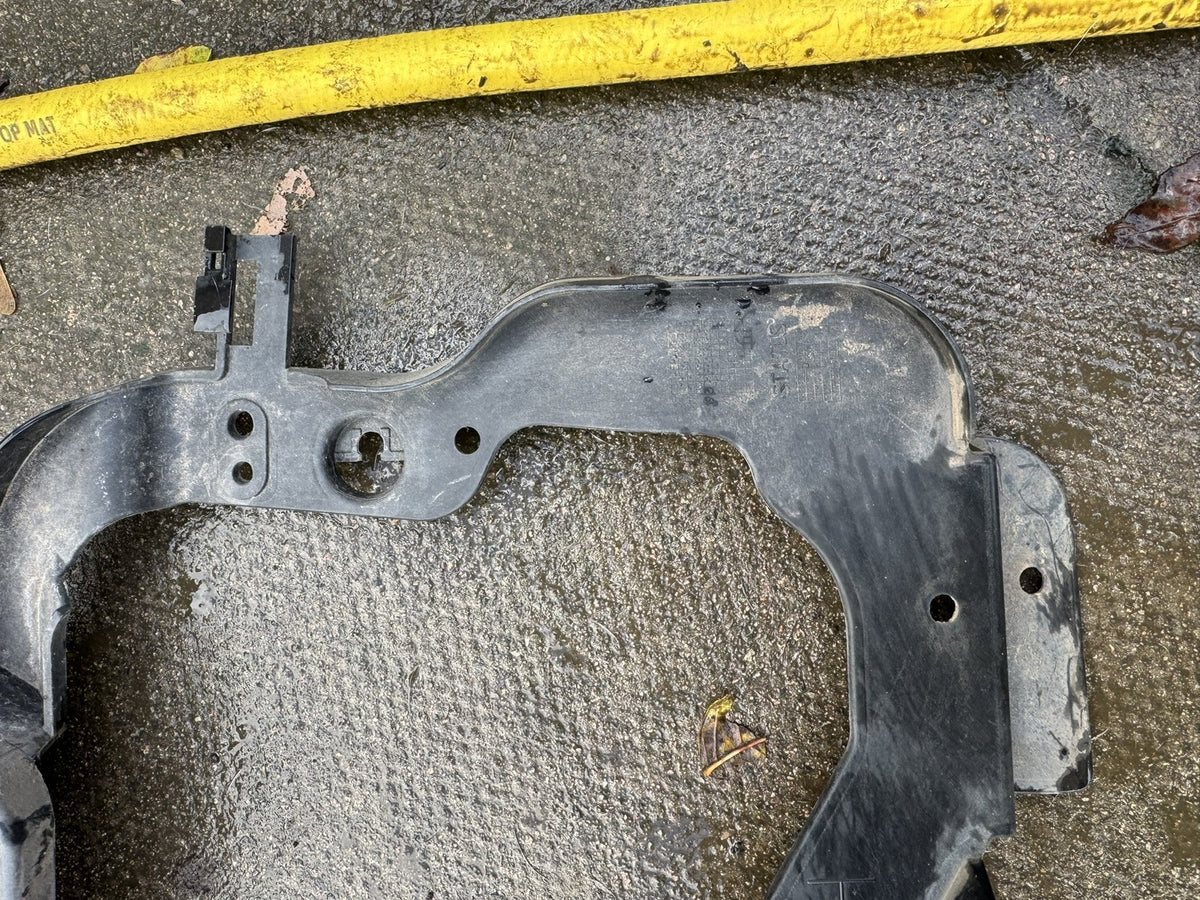Volvo V90 MK2 2017-2026 Staffa Paraurti Posteriore Sinistra 31425065