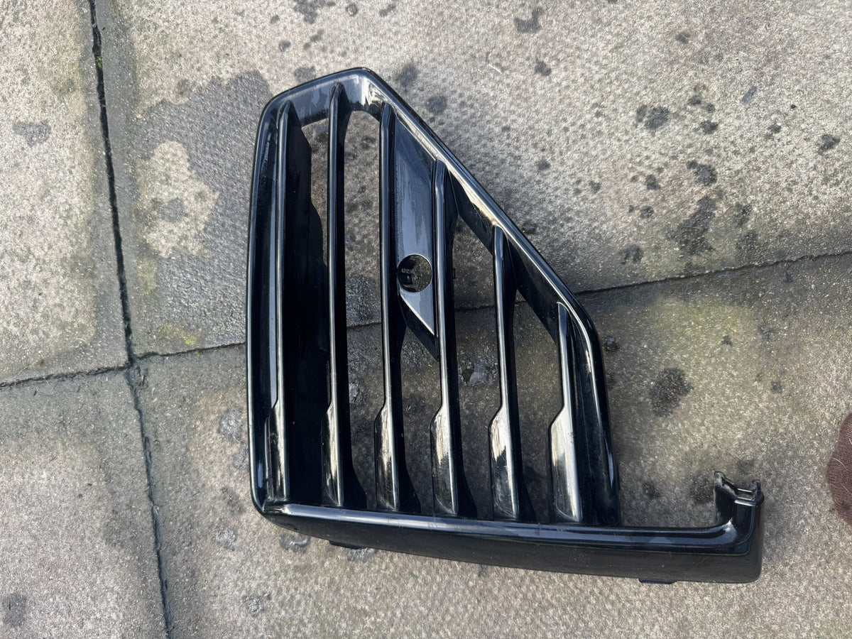 Volvo V60 S60 2022-2025 Griglia Inferiore Paraurti Anteriore Destra Nero Lucido 32227027