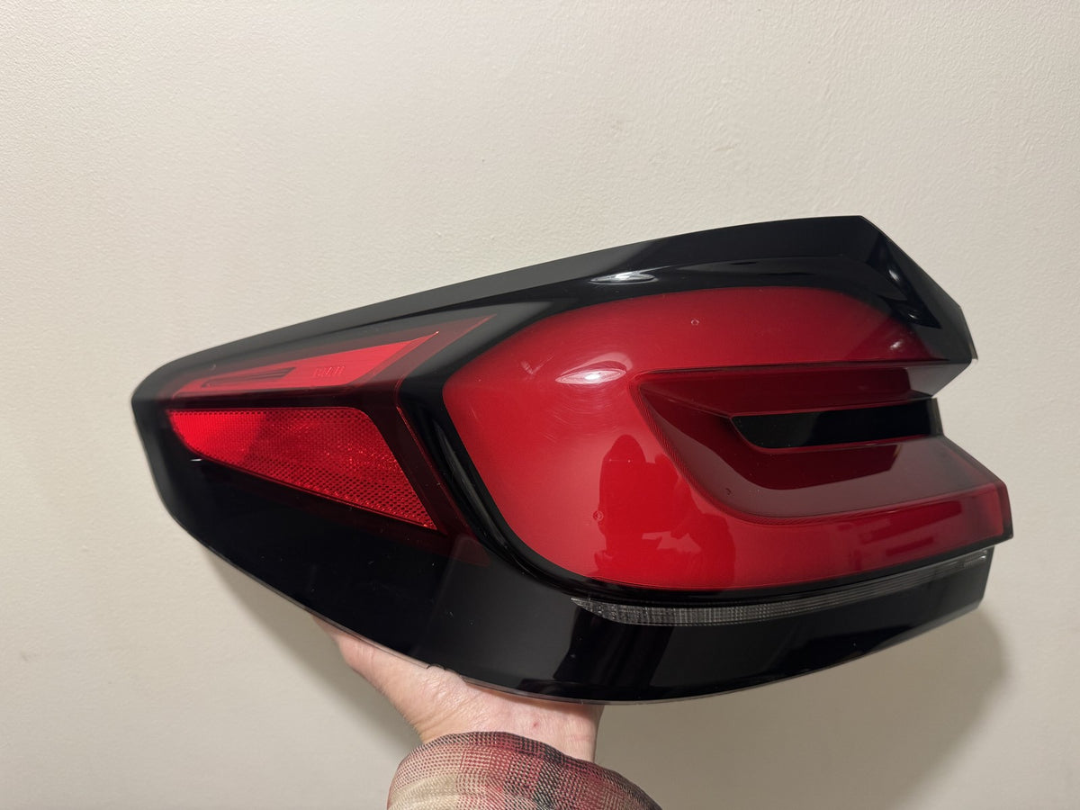 BMW Serie 5 G30 LCI M5 F90 Fanale Posteriore Sinistro Esterno 63218493811 Originale