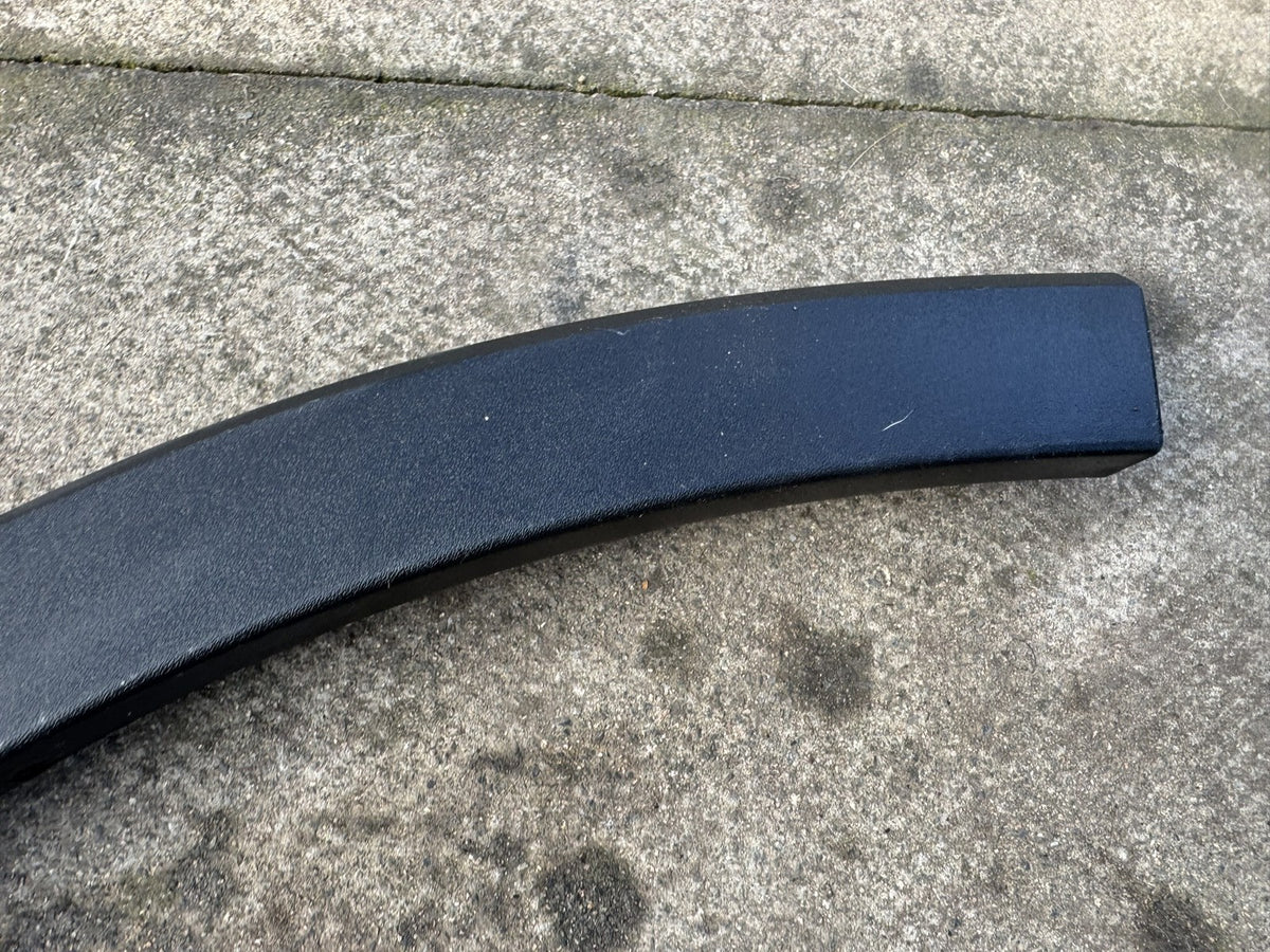 Volvo XC40 EX40 2023-2025 Modanatura Passaruota Anteriore Destro 32409189 Originale