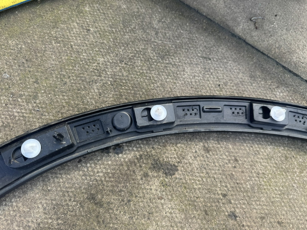 Volvo XC40 EX40 2023-2025 Modanatura Passaruota Anteriore Destro 32409189 Originale