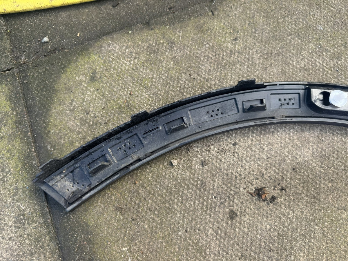 Volvo XC40 EX40 2023-2025 Modanatura Passaruota Anteriore Destro 32409189 Originale